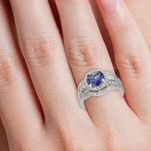 💍Dazzling Silver and Blue Stone Ring